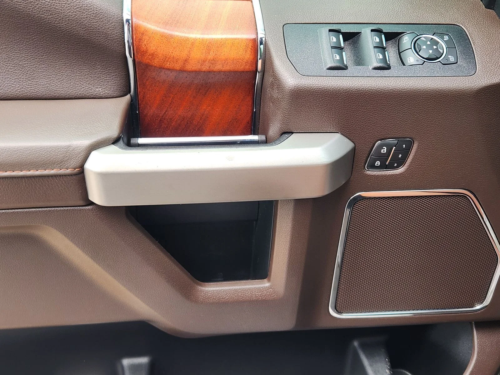 Used 2020 White Ford King Ranch image 23