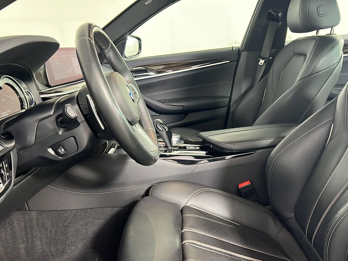 Used 2019 Black Sapphire Metallic BMW 540i xDrive image 2