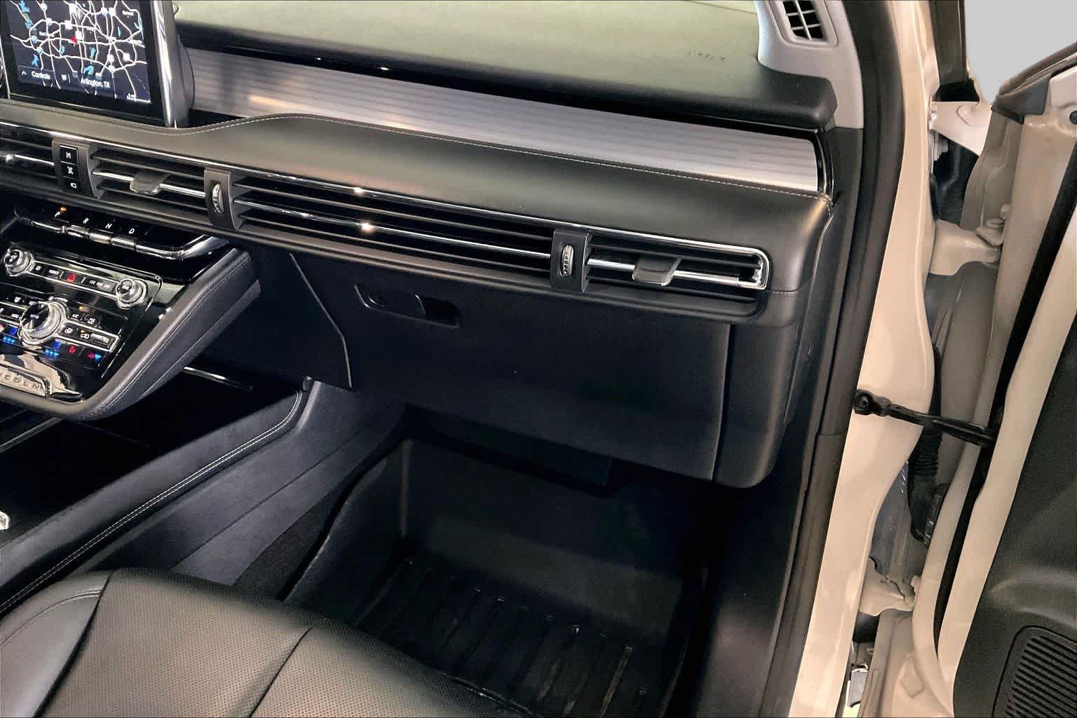 Used 2022 Ceramic Pearl Metallic Tri-Coat Lincoln Standard image 16