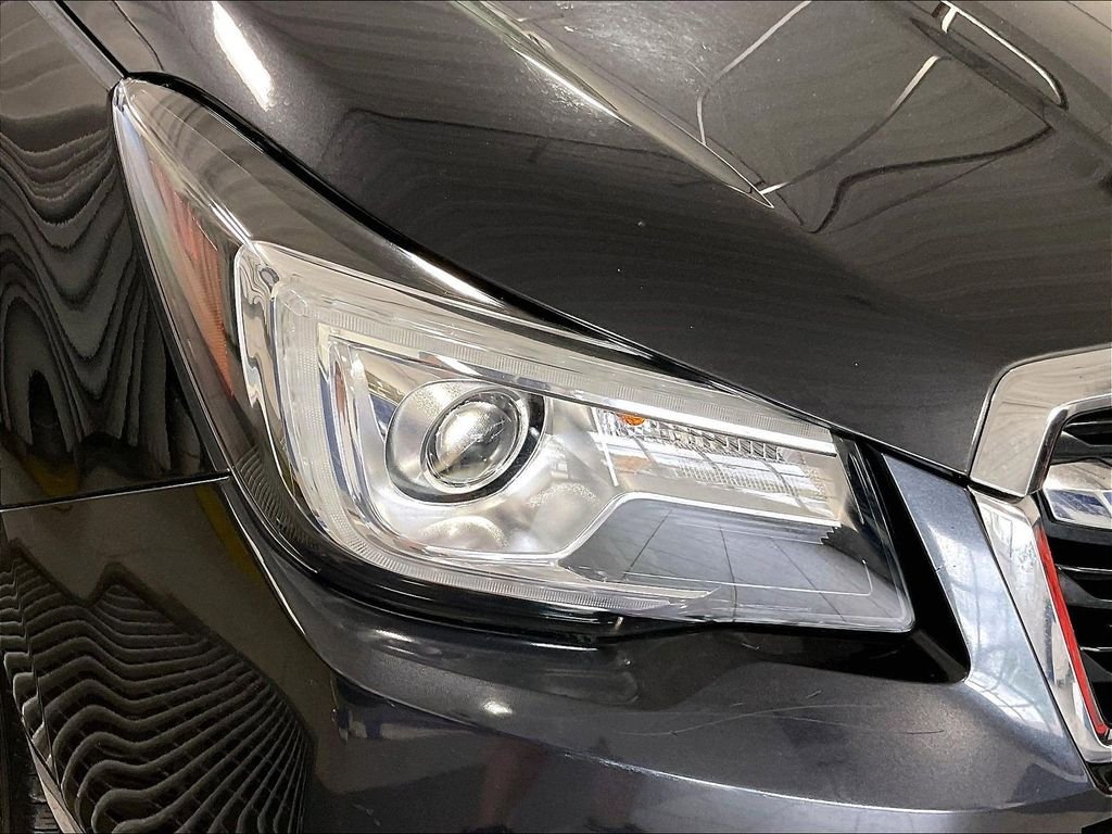 Used 2018 Gray Subaru 2.5i Touring image 32