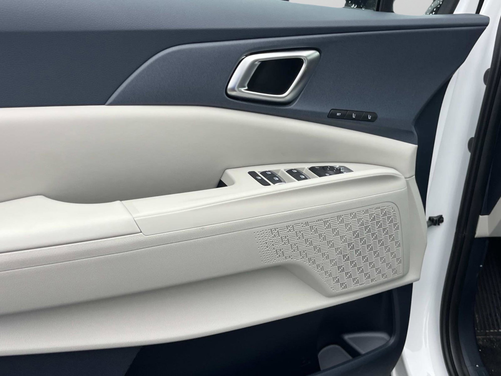 New 2026 Snow White Pearl Kia EX image 24