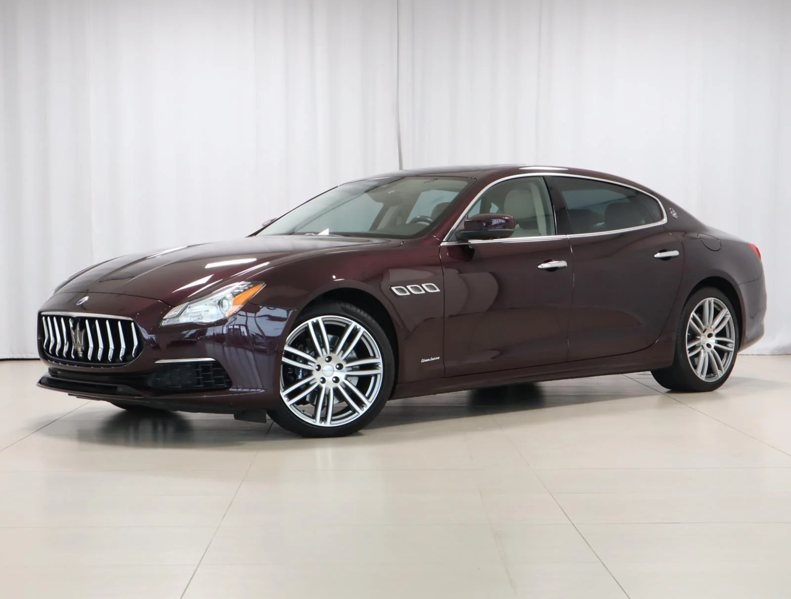 Used 2017 Red Maserati S Q4 GranLusso 3.0L image 1