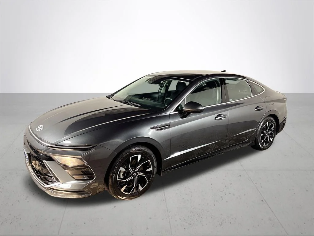 Used 2024 Gray Hyundai SEL image 2