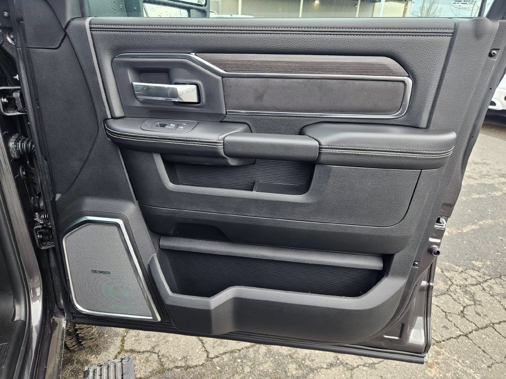 New 2026 Granite Crystal Metallic Clear-Coat Exterior Paint RAM Laramie image 17