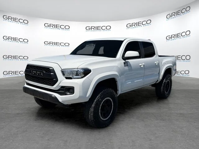 Used 2017 White Toyota SR5 image 3