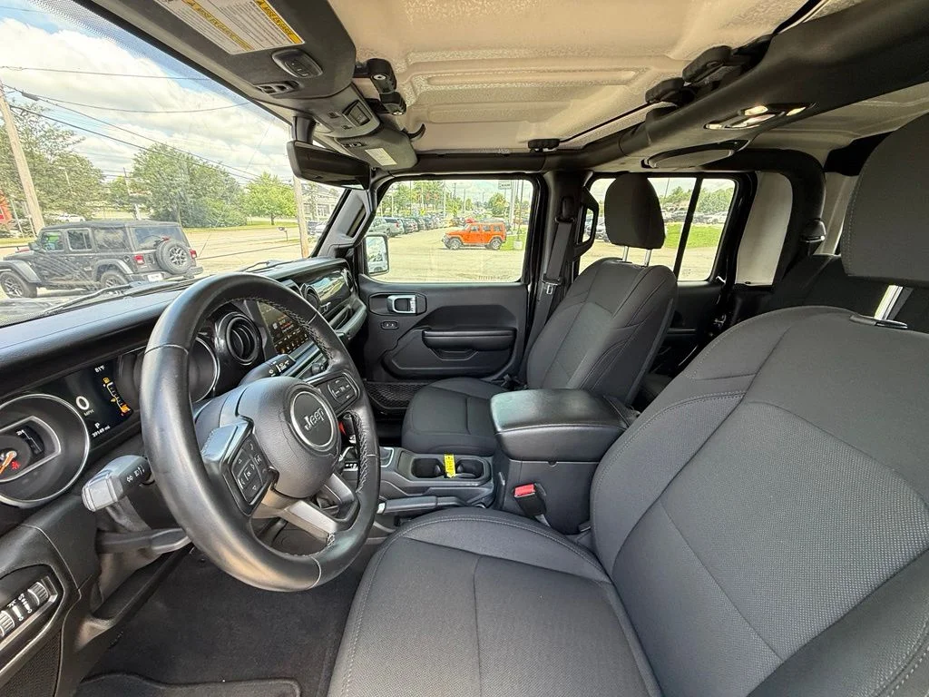 Used 2021 Black Jeep Sport image 13