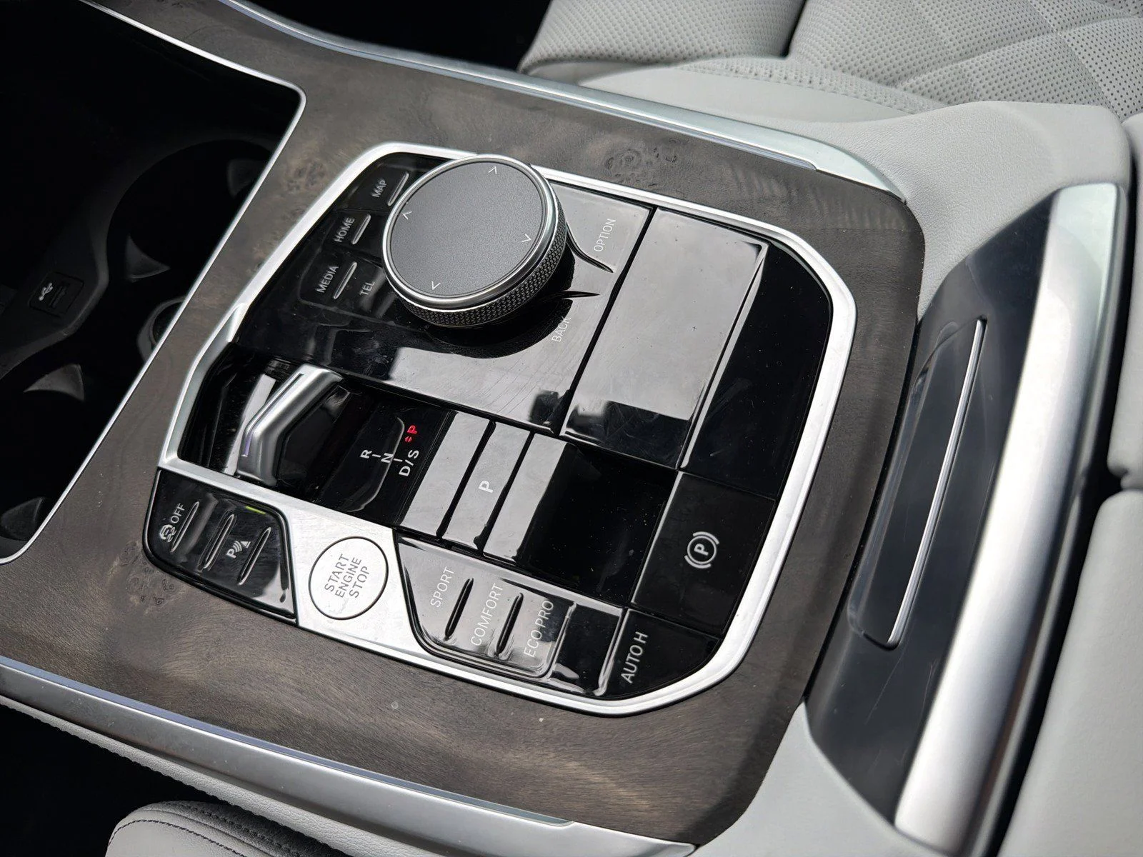 New 2026 Dravit Grey Metallic BMW sDrive40i image 37