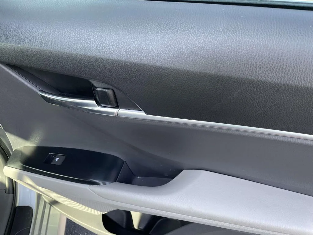 Used 2020 Silver Toyota LE image 10