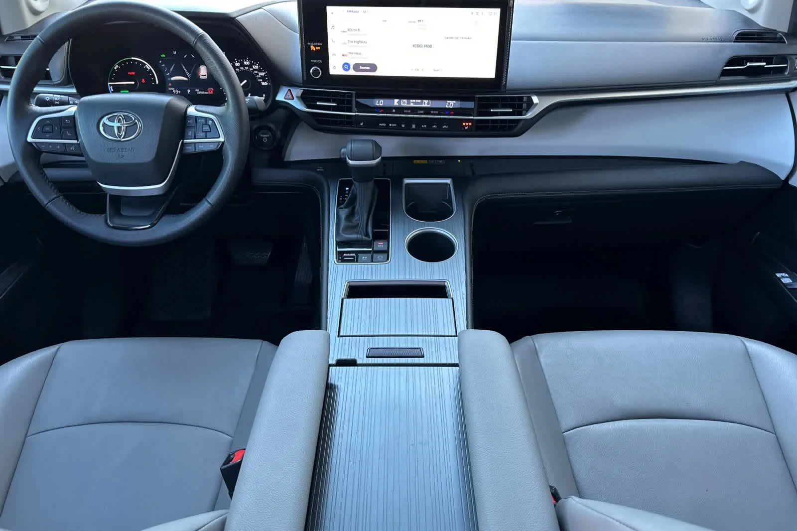 Certified Used 2025 Wind Chill Pearl Toyota XLE image 3