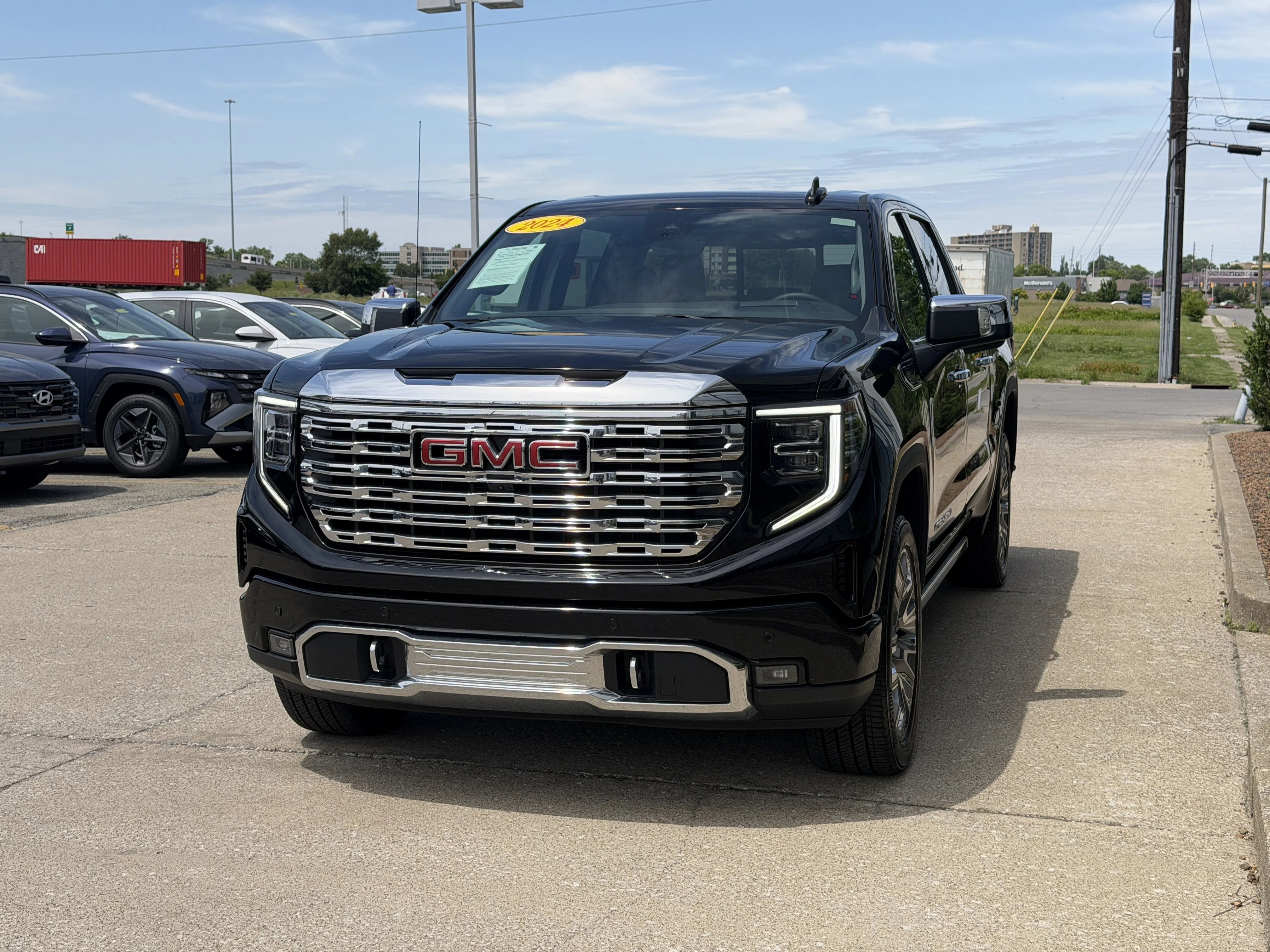 Used 2024 Onyx Black GMC Denali image 17