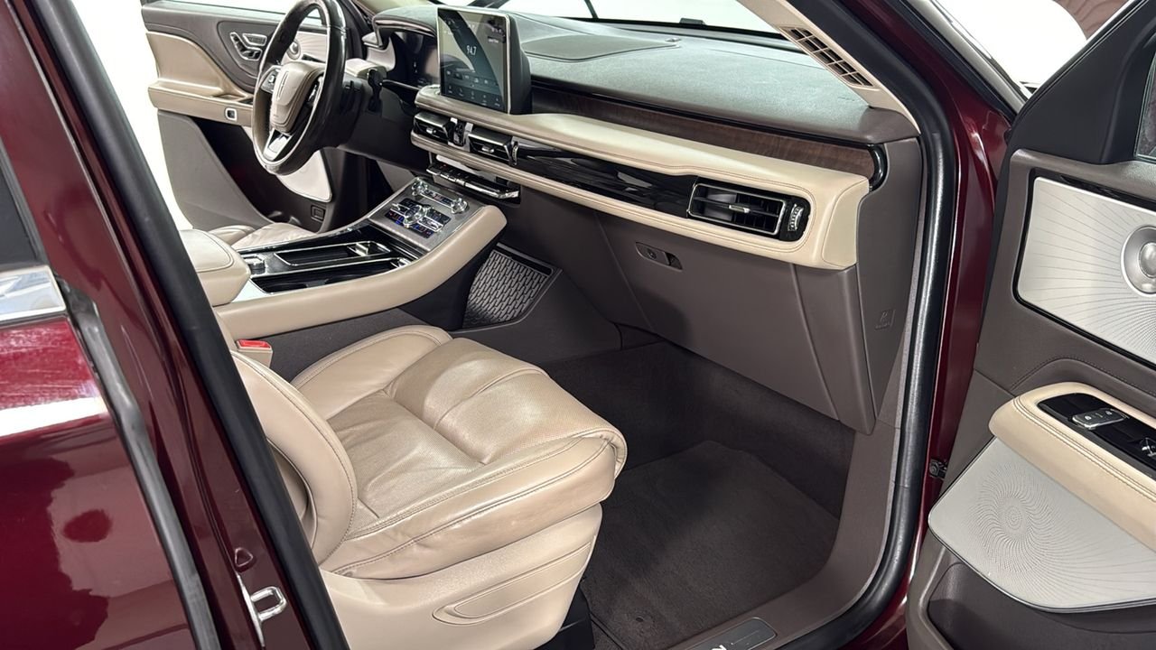 Used 2020 Red Lincoln Reserve image 19