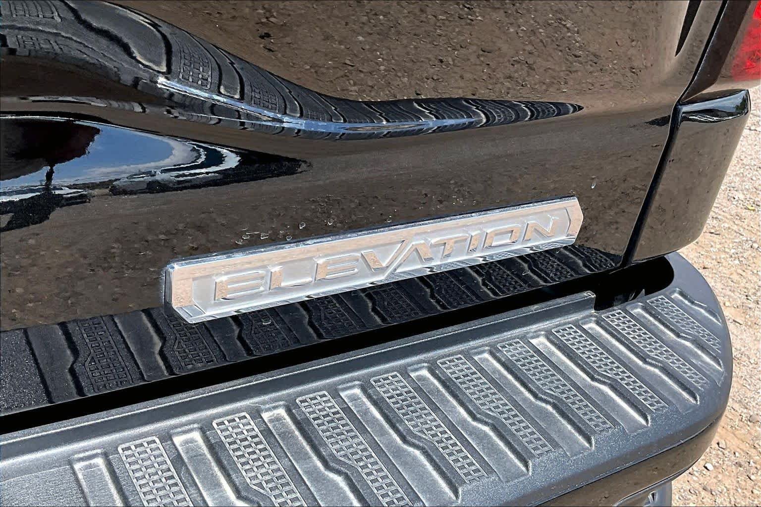 Used 2026 Onyx Black GMC Elevation image 8