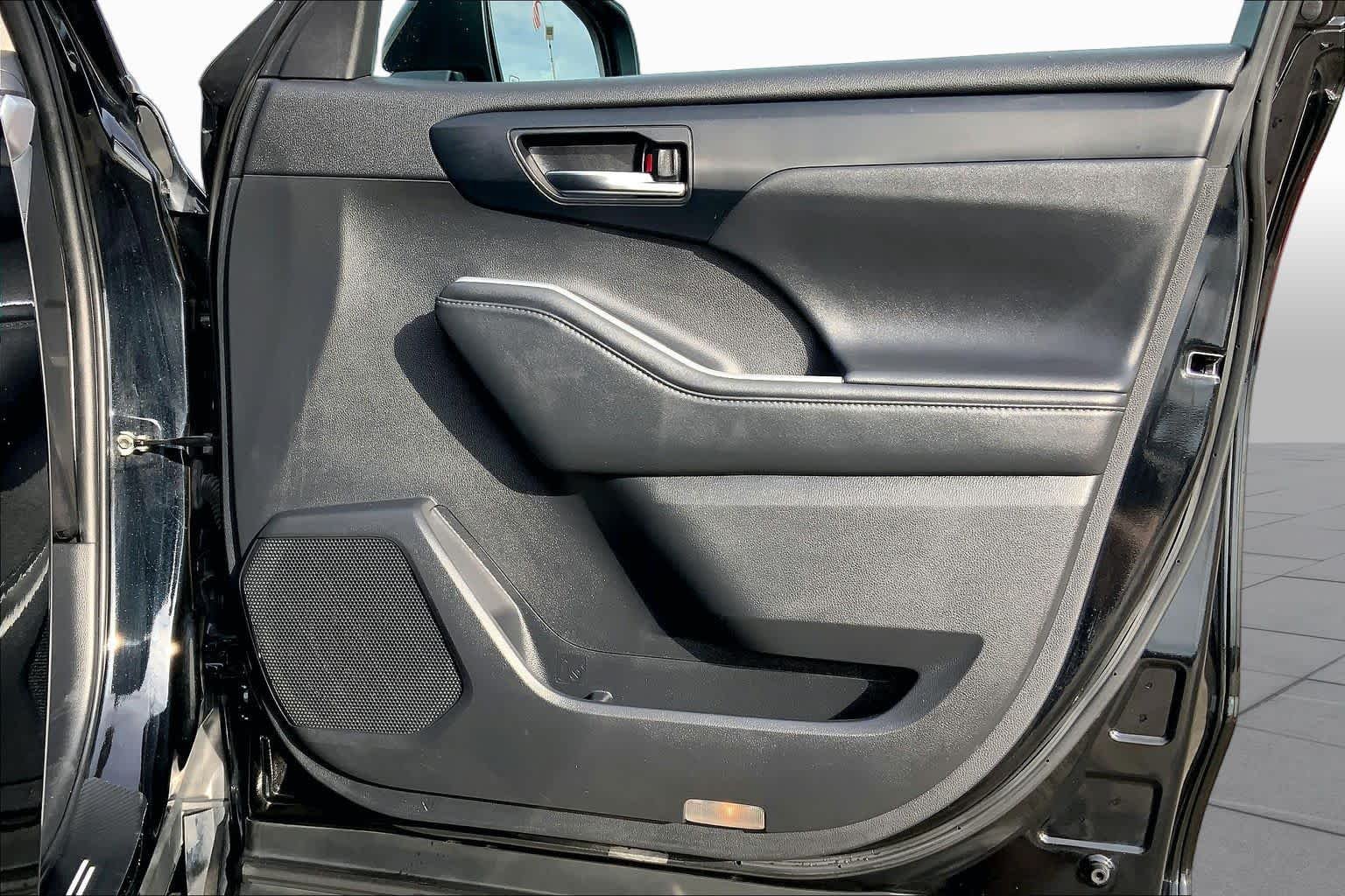 Used 2022 Midnight Black Metallic Toyota XLE image 20