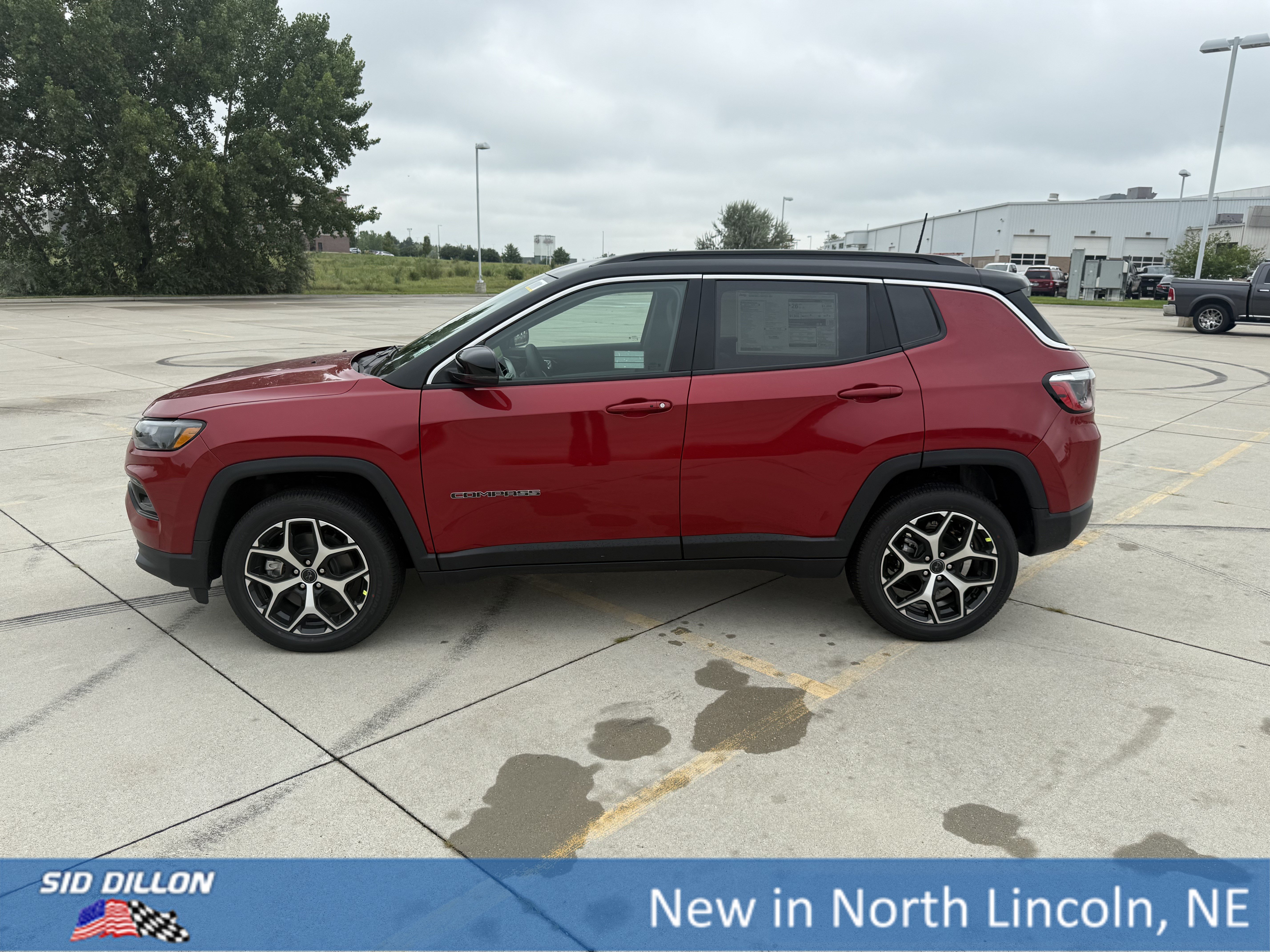 New 2026 Red Hot Pearl-Coat Exterior Paint Jeep Limited image 2