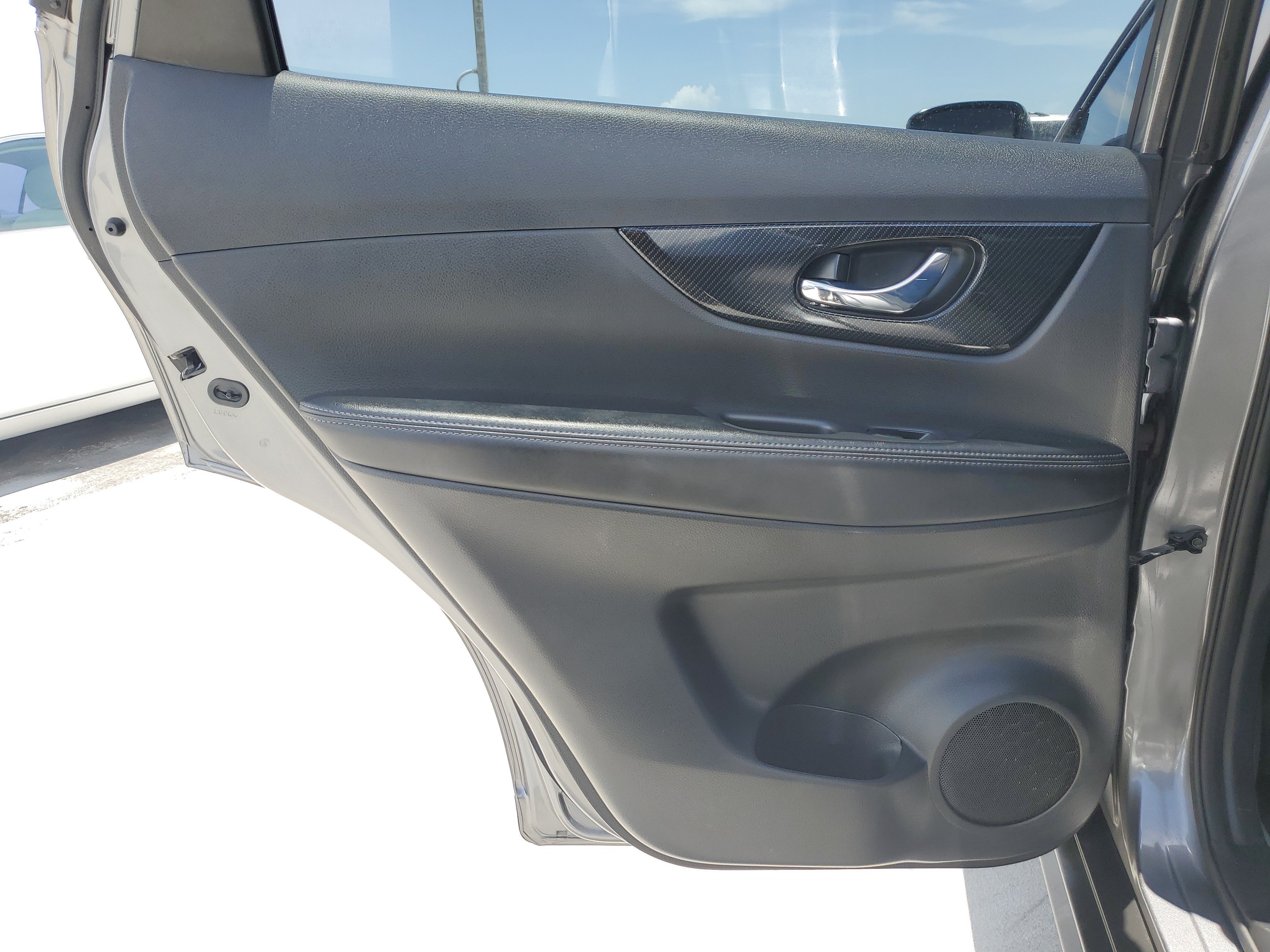 Used 2018 Gun Metallic Nissan SL image 17
