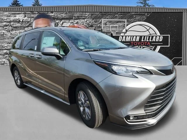 2026 Toyota Sienna XLE 7-Passenger Hybrid AWD's photo