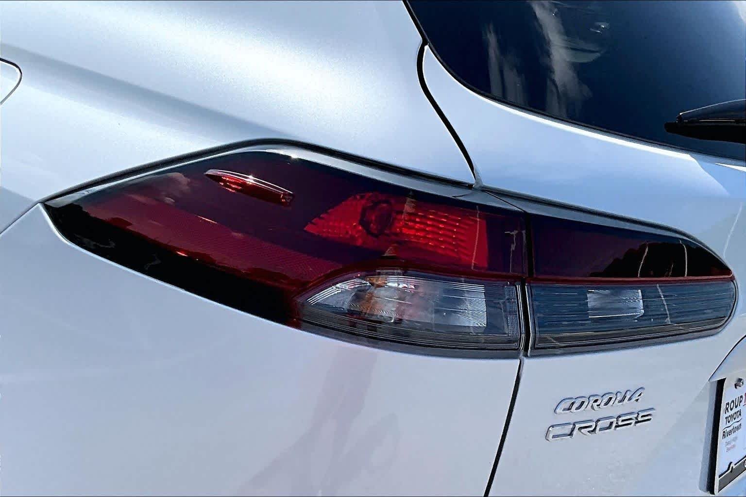 Used 2026 Wind Chill Pearl Toyota LE image 27