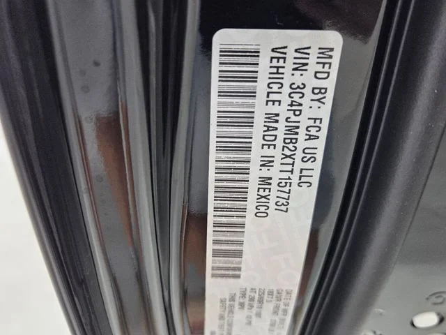 New 2026 Diamond Black Crystal Pearl-Coat Exterior Paint Jeep Limited image 19
