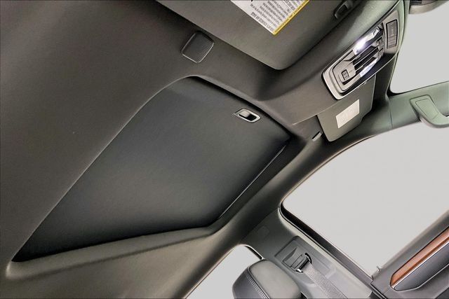 Used 2025 Silver GMC Denali image 24