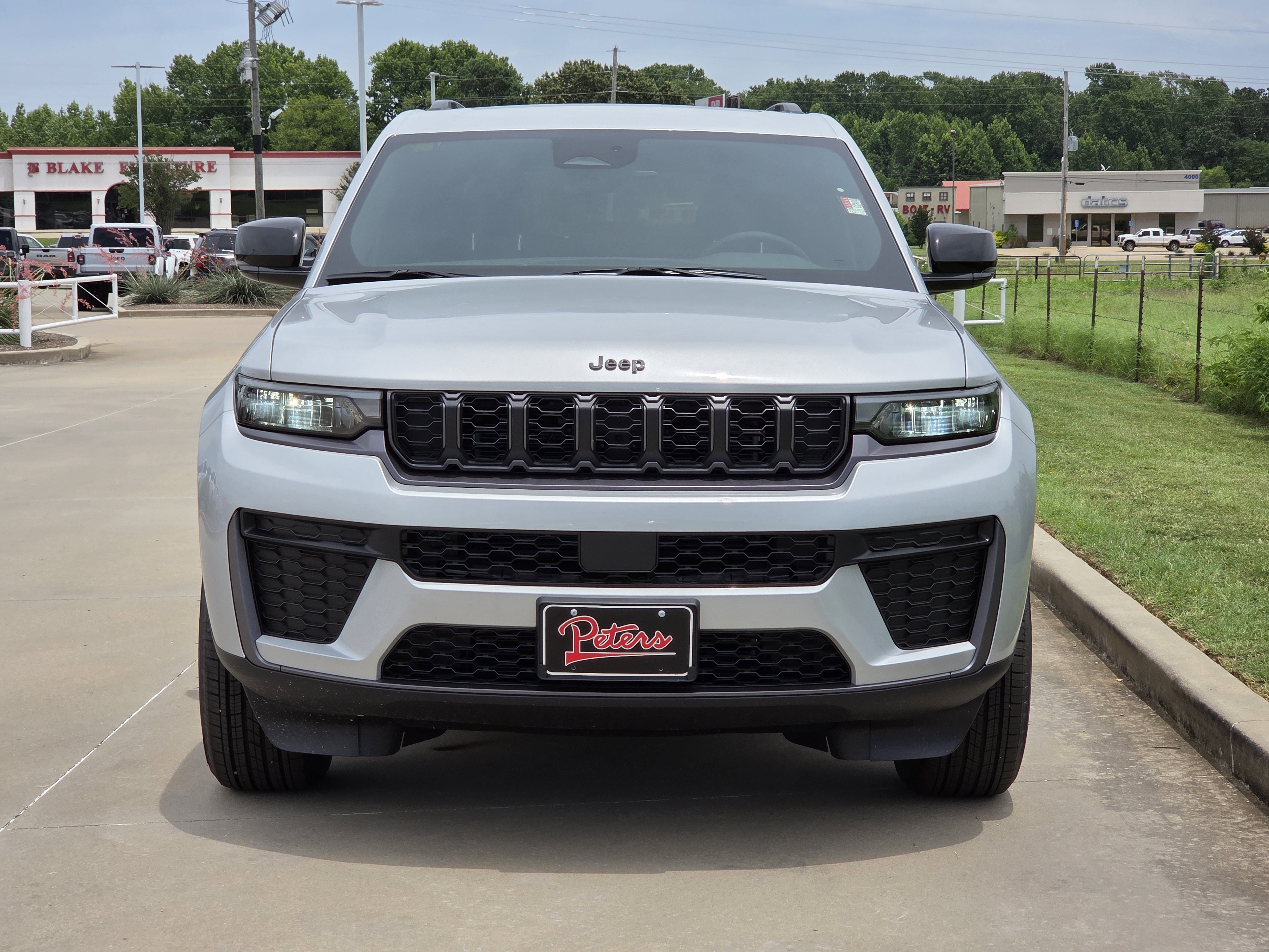 New 2026 Silver Zynith Jeep Laredo Altitude image 2
