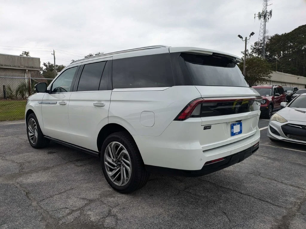 Used 2026 Pristine White Lincoln Reserve image 7