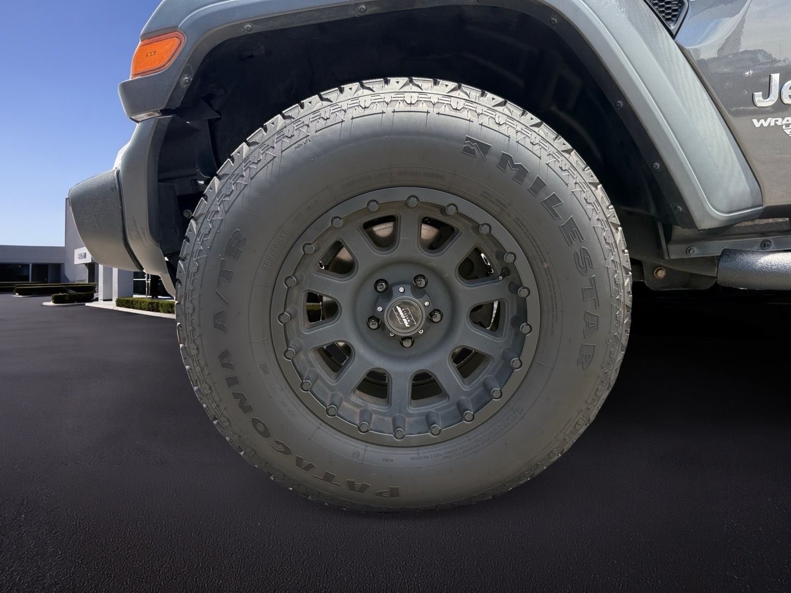 Used 2018 Crystal Metallic Jeep Unlimited Sport S image 10