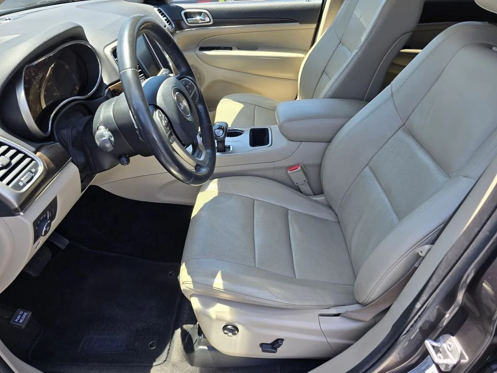 Used 2015 Granite Crystal Metallic Clearcoat Jeep Limited image 9