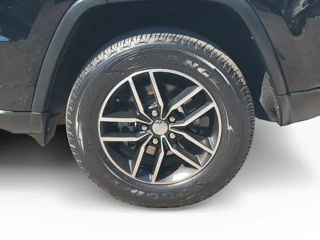 Used 2018 Diamond Black C Jeep Trailhawk image 38