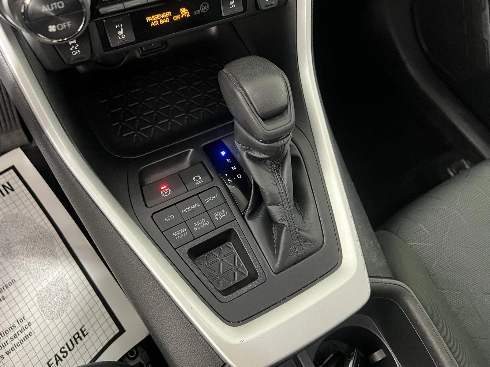 Used 2022  Toyota XLE image 26