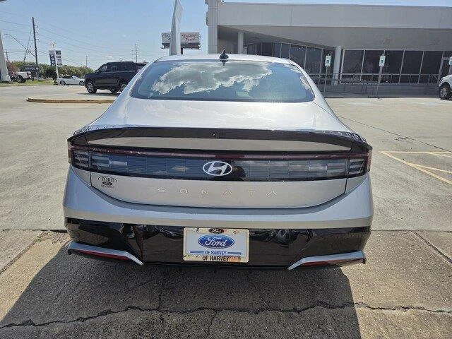 Used 2025 Aero Silver Hyundai SEL image 4