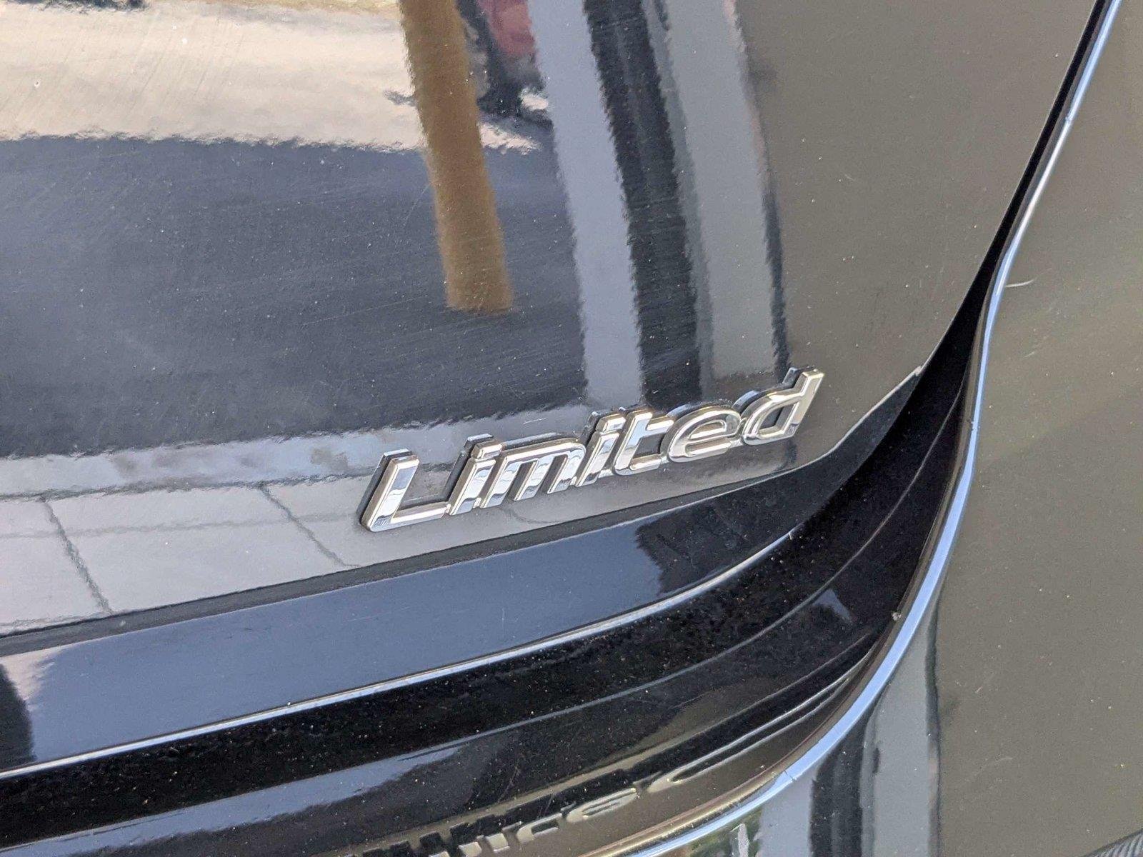 Used 2018 Phantom Black Hyundai Limited image 8