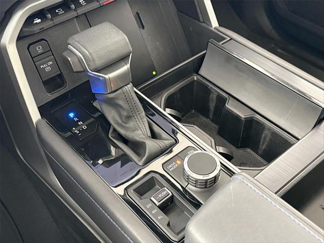 Certified Used 2025 WIND CHILL PEARL Toyota  image 27