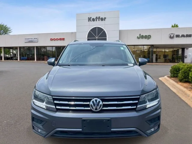 Used 2018 Gray Volkswagen 2.0T SEL image 3