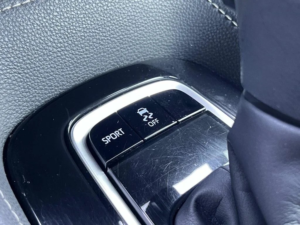 Used 2019  Toyota SE image 39