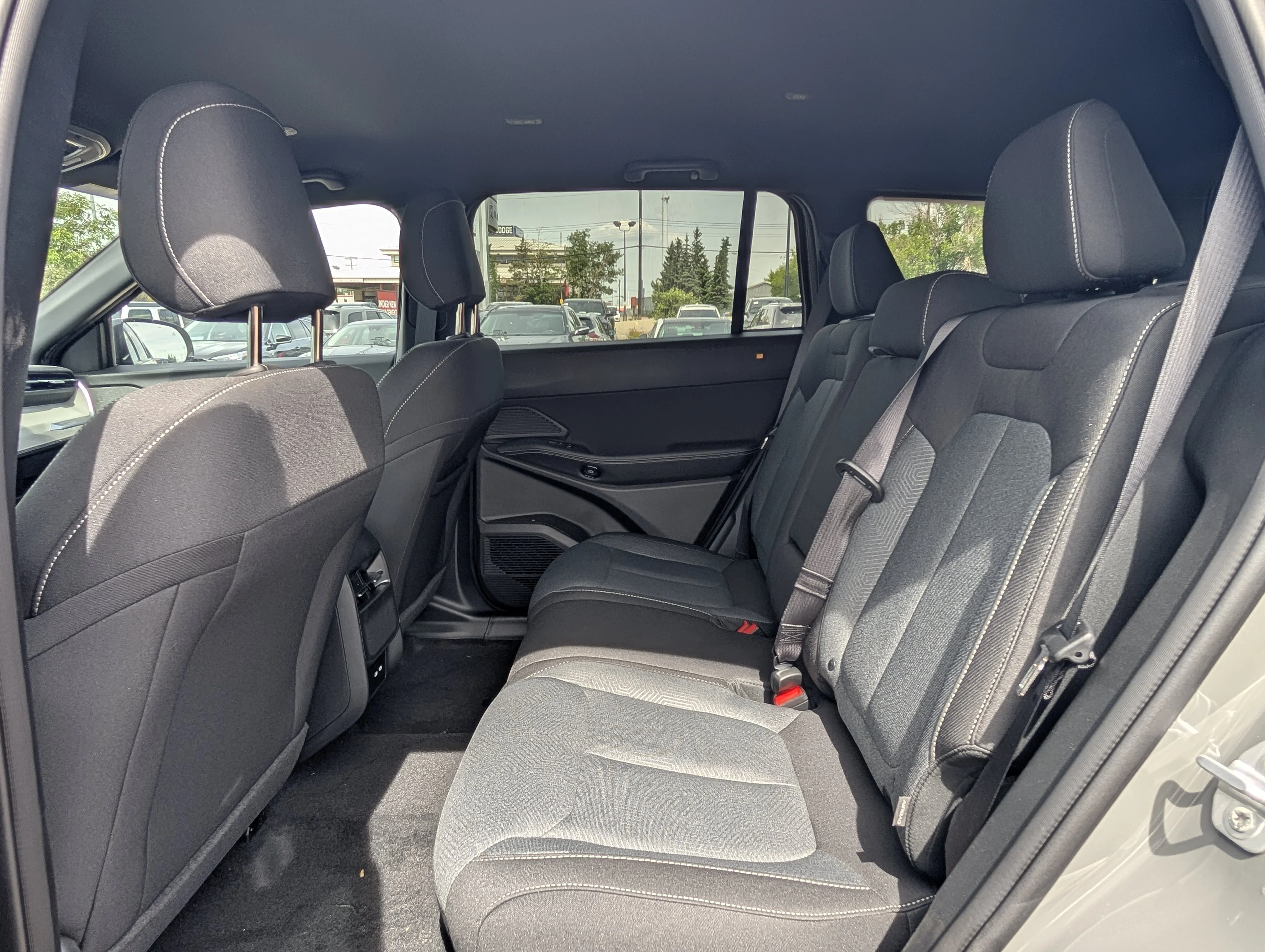 New 2026 Sting-Grey Jeep Laredo image 21