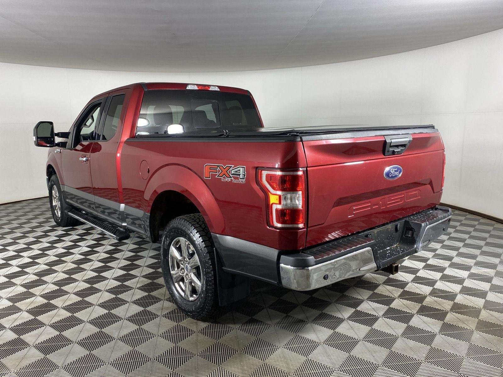 Used 2019 Ruby Red Metallic Tinted Clearcoat/Magnetic Ford XLT image 8