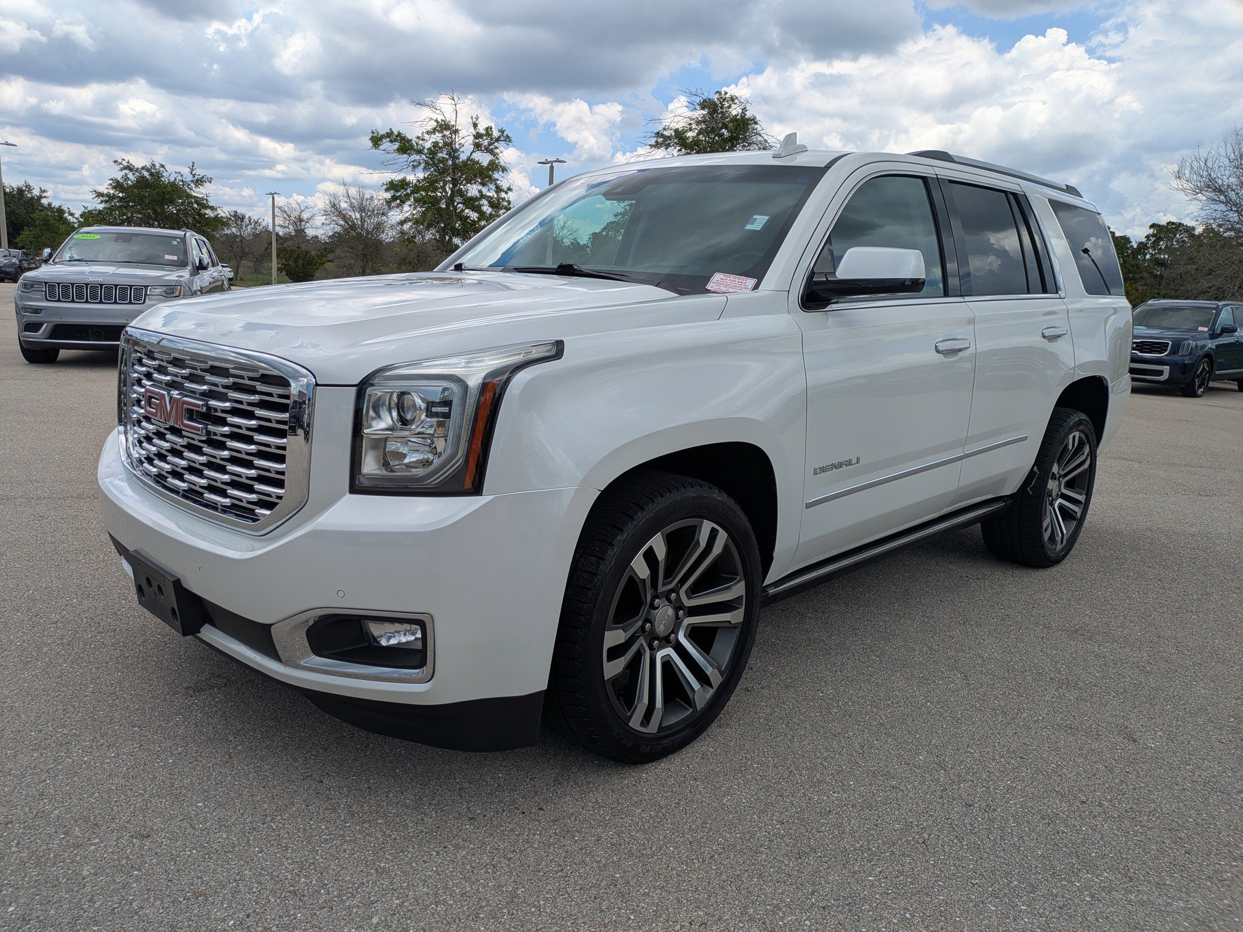 Used 2018 White Frost Tricoat GMC Denali image 9