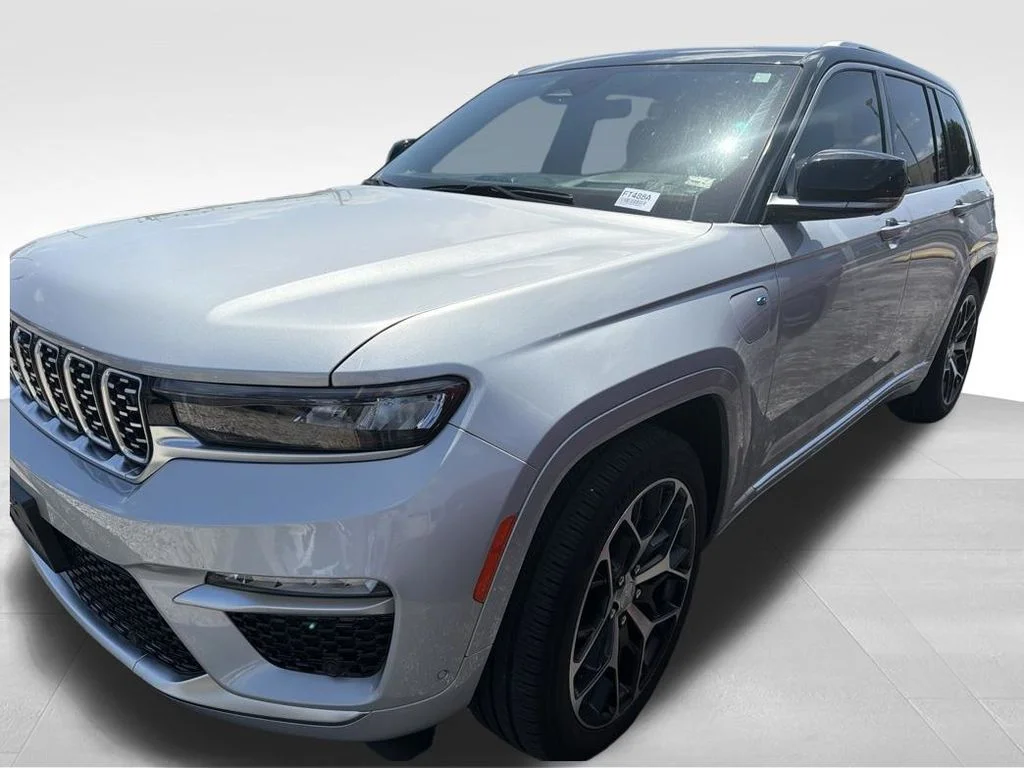 Used 2022 Silver Jeep Summit Reserve 4xe image 8
