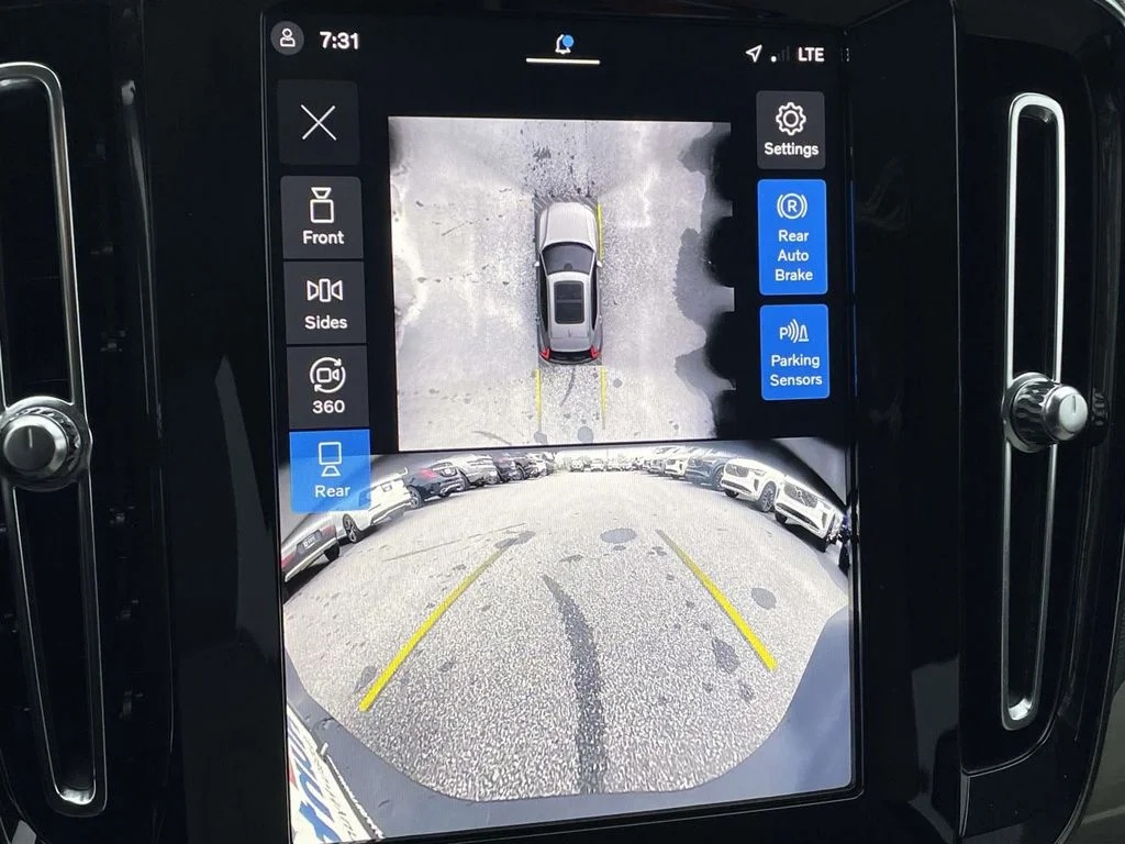 2025 Volvo XC40 Plus - Photo 18