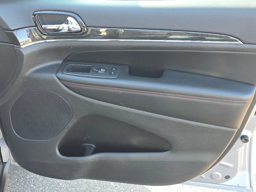 Used 2020 Billet Silver Metallic Clear Coat Jeep Trailhawk image 18