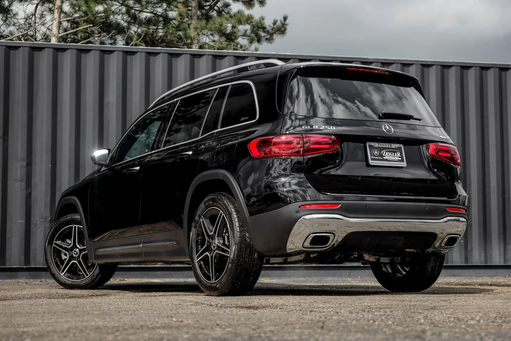 New 2026 Night Black Mercedes-Benz GLB 250 image 37
