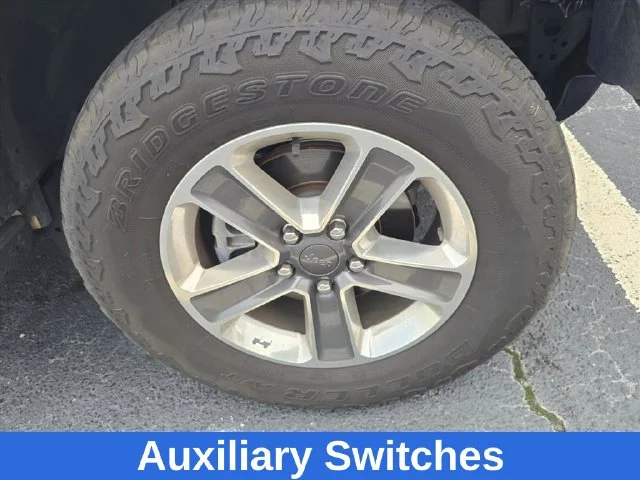 Used 2022 White Jeep Unlimited Sahara image 17
