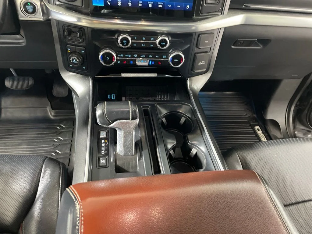 Used 2023  Ford Lariat image 18