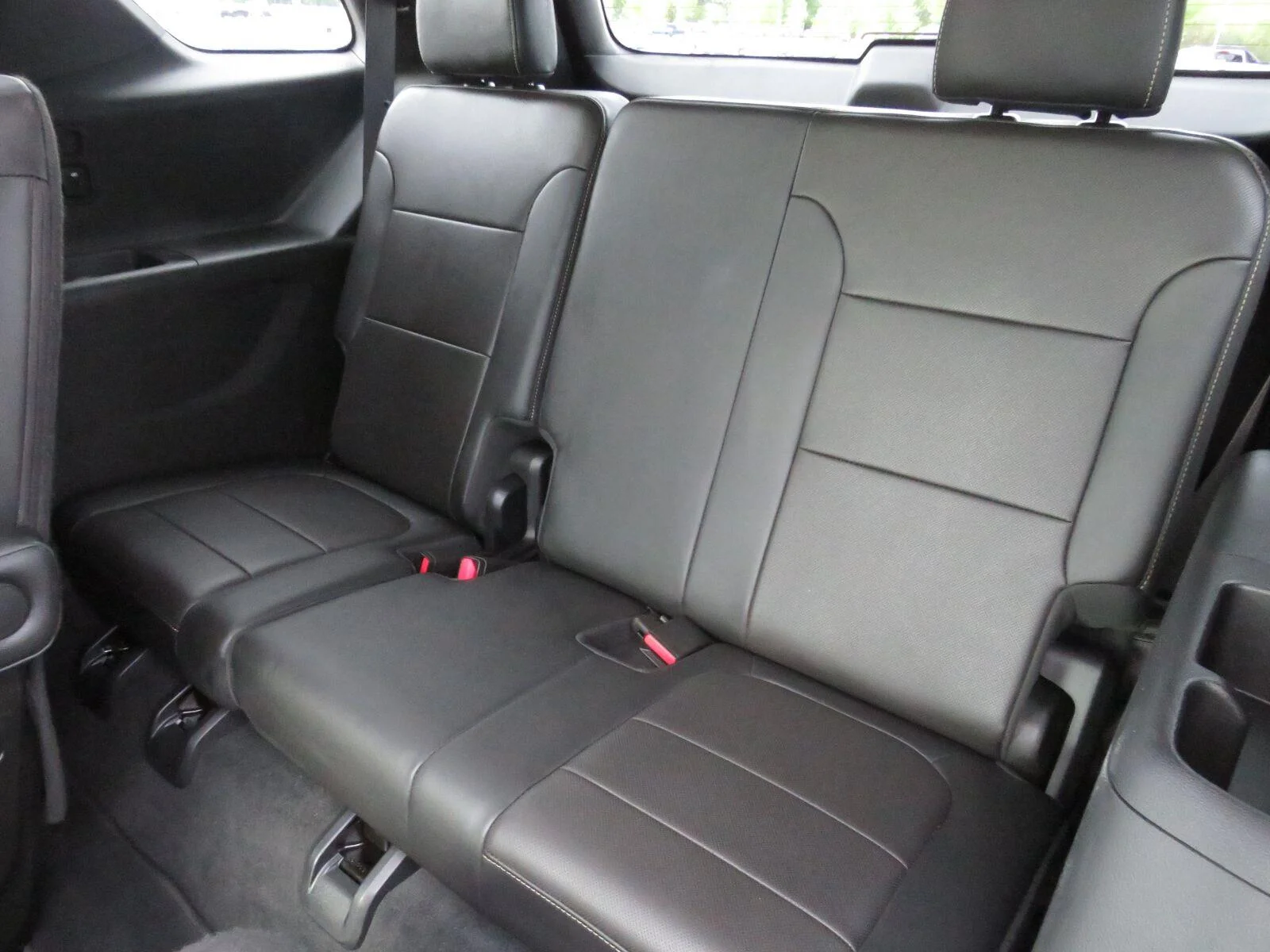Used 2023 IRIDESCENT PEARL TRICOAT Chevrolet Premier image 26