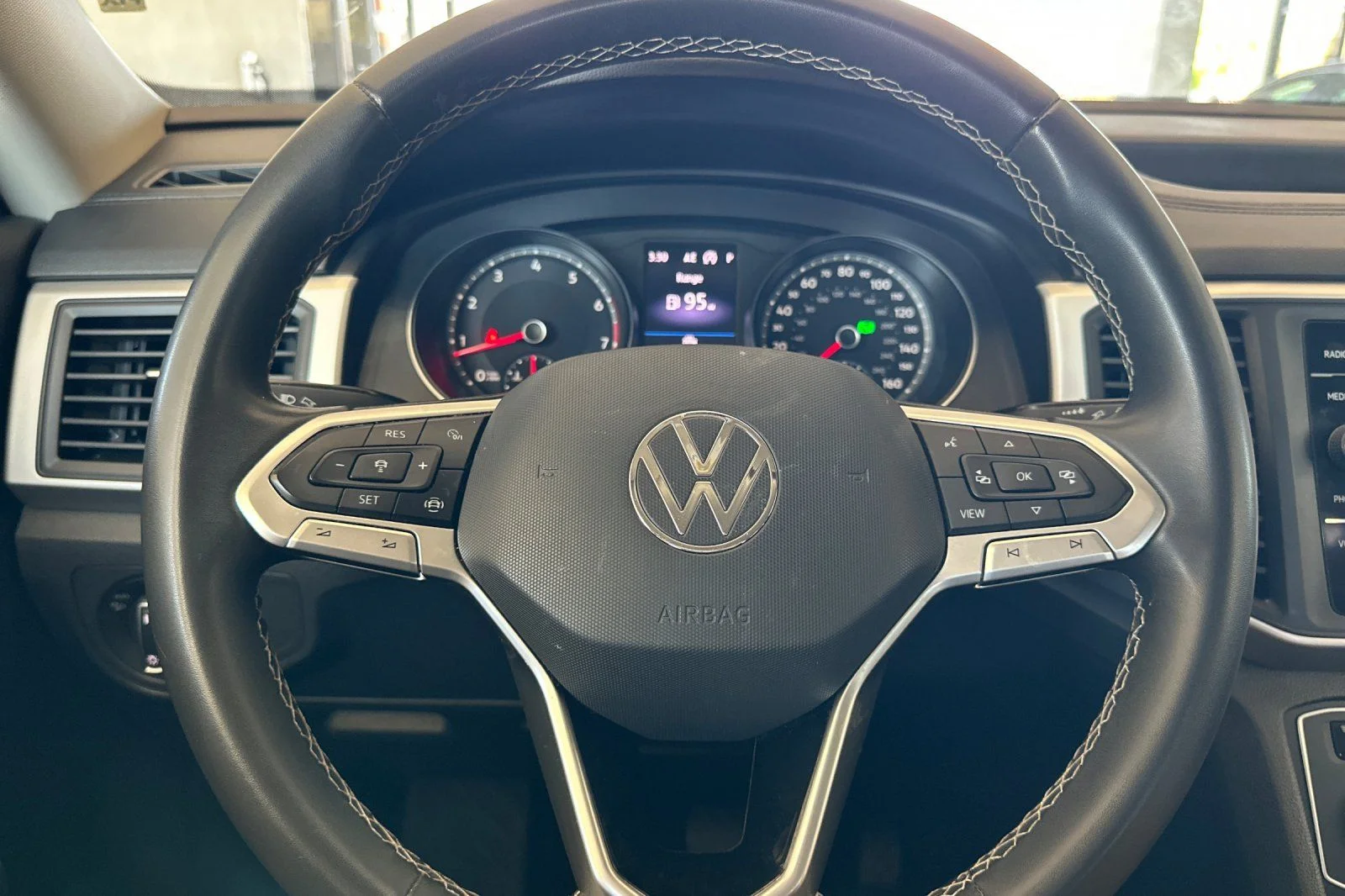 Used 2021 Gray Volkswagen 3.6L V6 SE w/Technology image 24