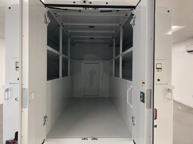 New 2025 Oxford White Ford E-350 SRW image 28