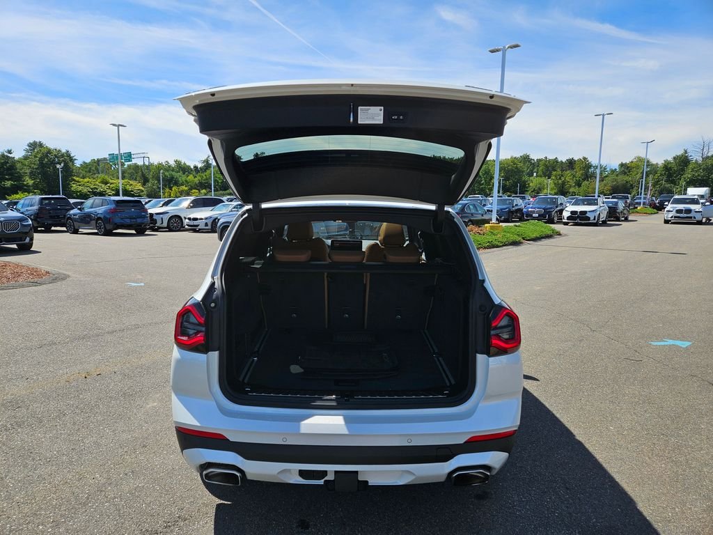 Used 2022 Mineral White Metallic BMW xDrive30i image 11