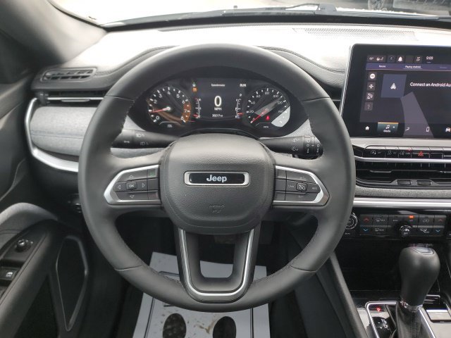Used 2023 White Jeep Latitude image 18