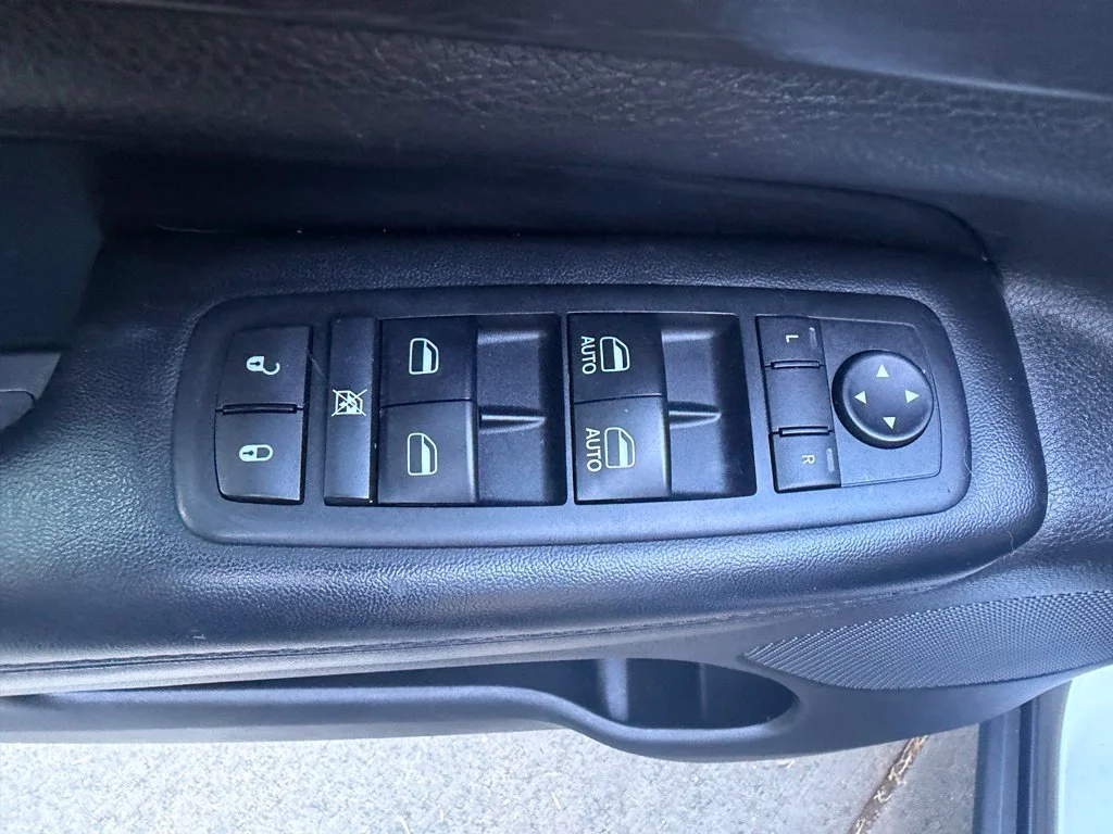 Used 2017 Billet Silver Metallic Jeep Laredo image 12