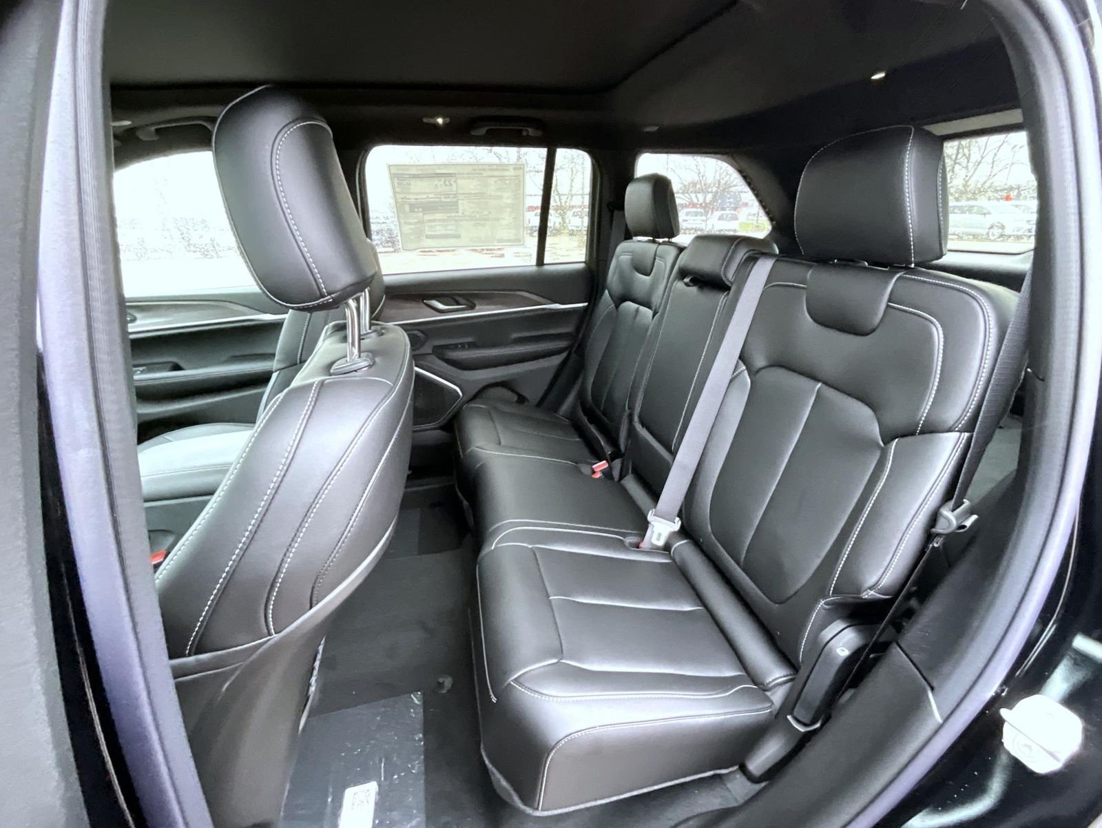 New 2026 Diamond Black Crystal Pearlcoat Jeep Limited image 11